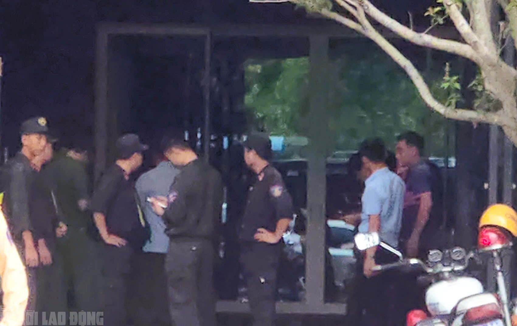 Công an phong tỏa khám xét nhà M . Gỗ - giang hồ xứ Thanh gây chú ý - Ảnh 7.
