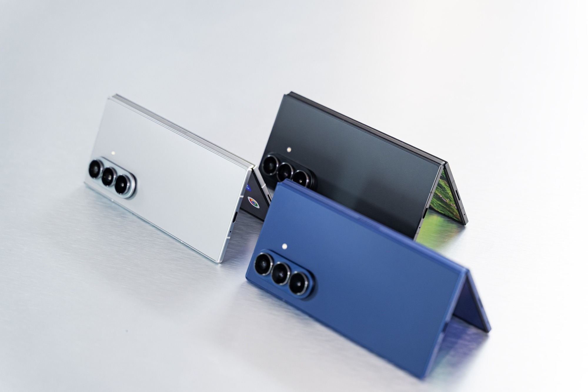 Galaxy Z Fold7 nhẹ nhất thế giới vừa ra mắt đã giảm giá- Ảnh 1.