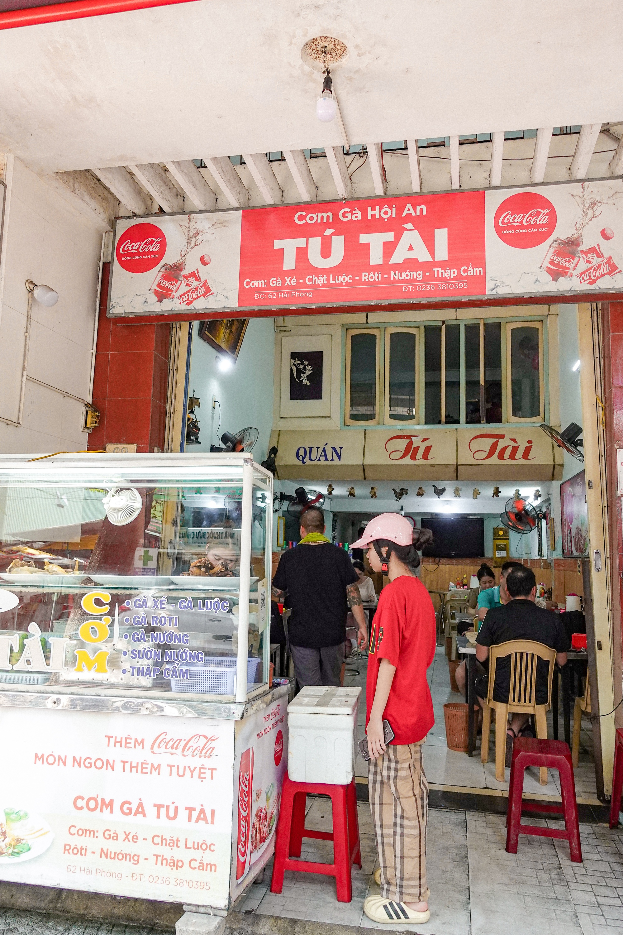 Hàng cơm gà "fomo" ở Đà Nẵng khiến du khách "sợ bỏ lỡ", Tina Thảo Thi cũng trầm trồ vì 1 chi tiết - Ảnh 6. Hàng cơm gà "fomo" ở Đà Nẵng khiến du khách "sợ bỏ lỡ", Tina Thảo Thi cũng trầm trồ vì 1 chi tiết - Ảnh 6.