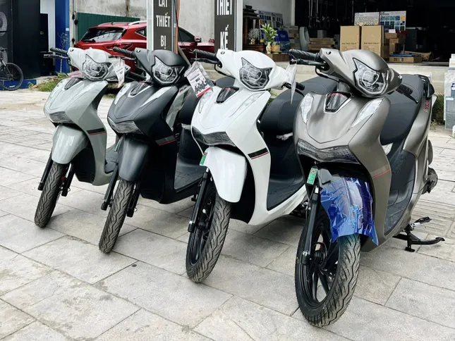 Xe ga lai giữa Honda Vision và SH - Ảnh 1.