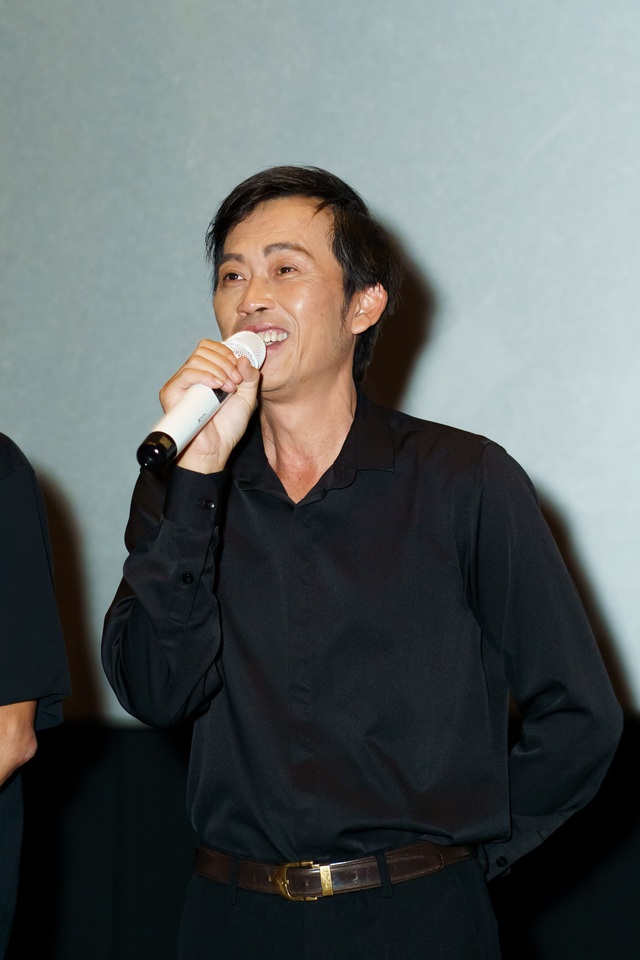 NS Ho&agrave;i Linh lộ diện kh&aacute;c lạ sau khi em trai th&ocirc;ng b&aacute;o khẩn về t&igrave;nh trạng sức khỏe- Ảnh 5.