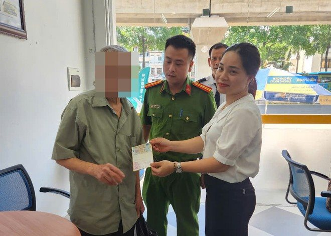 Cụ Ông 79 Tuổi Ở Hà Nội Đến Ngân Hàng Tất Toán Sổ Tiết Kiệm 250 Triệu Đồng Nhưng Nhận Lại 0 Đồng 1 Image 13 1752107673801 17521076740862122405897