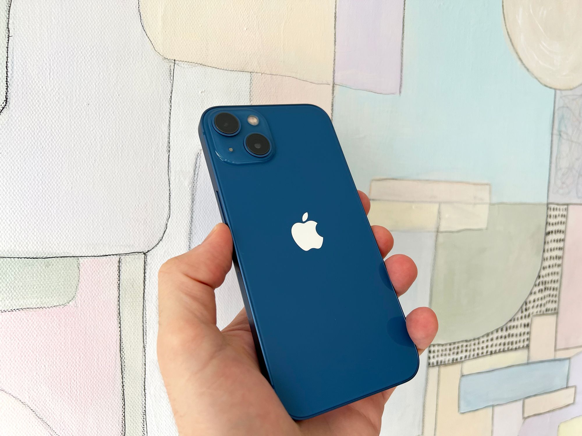 Không phải iPhone 16 , iPhone 13 mới là mẫu smartphone đáng mua nhất hiện nay - Ảnh 2.