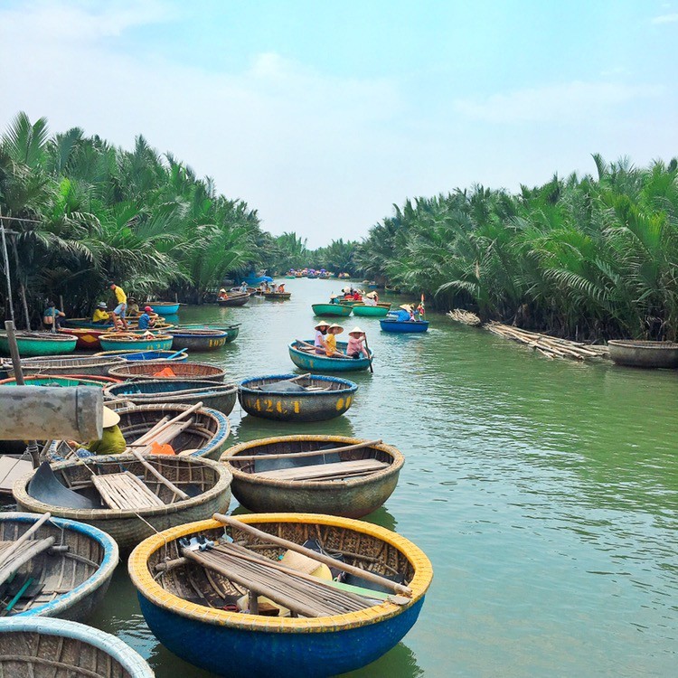 Khách Tây nôn xanh mặt vì đi phương tiện này ở Hội An, ai nấy cũng phải thốt lên: Kinh khủng tới như vậy luôn hả?- Ảnh 6. Khách Tây nôn xanh mặt vì đi phương tiện này ở Hội An, ai nấy cũng phải thốt lên: Kinh khủng tới như vậy luôn hả?- Ảnh 6.