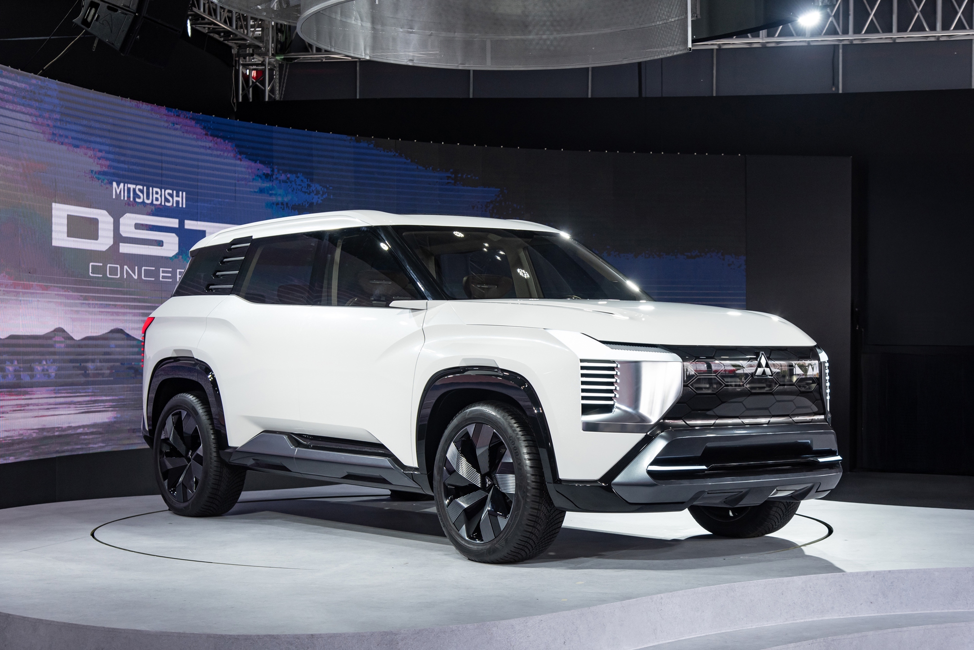 Mitsubishi Destinator chốt ra mắt ngày 17/7: Bản thương mại của DST Concept, dễ thành hàng hot khi về Việt Nam - Ảnh 3.