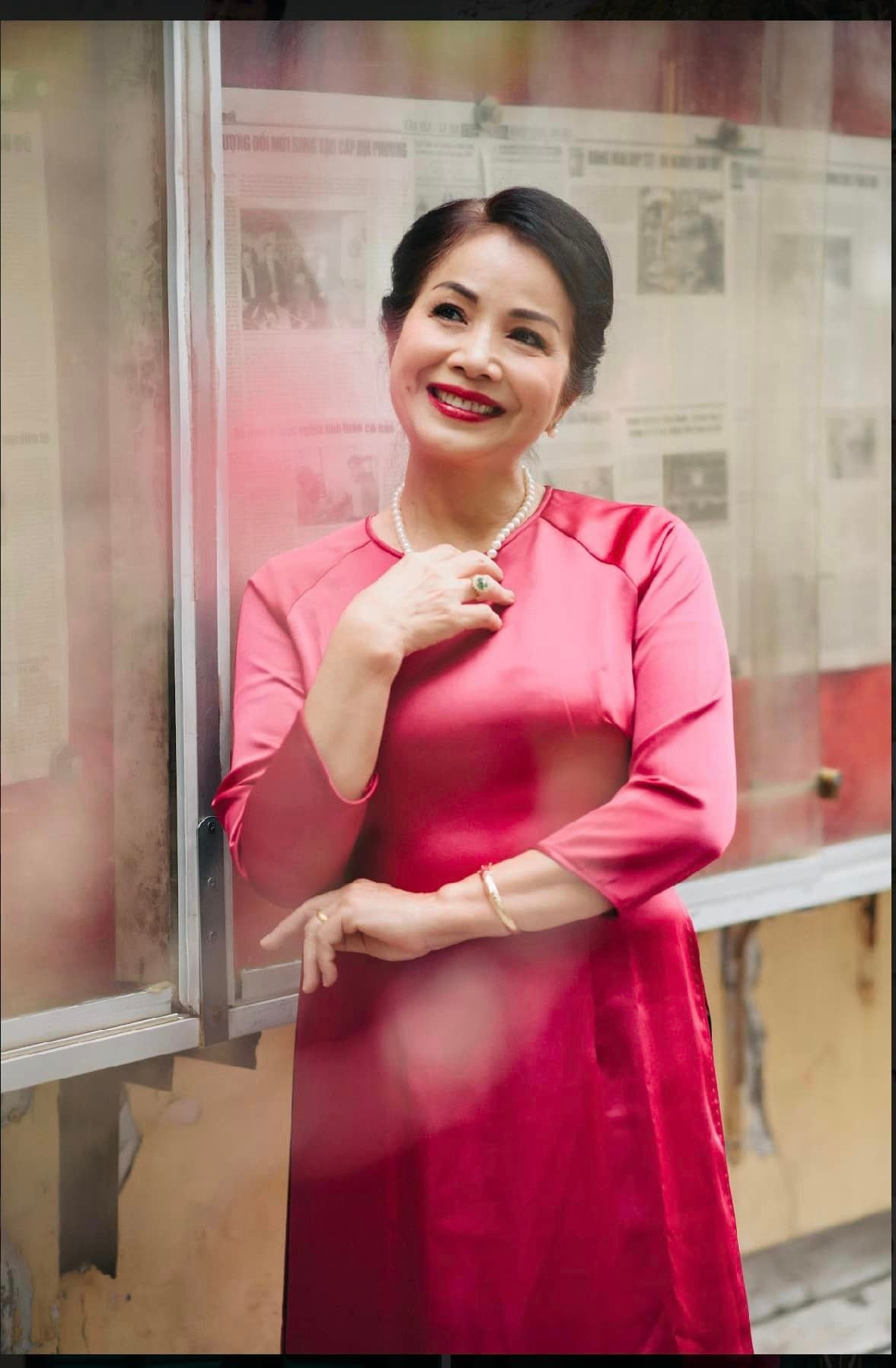 Nữ nghệ sĩ sống lạc quan sau khi công khai bị ung thư phổi khiến Đàm Vĩnh Hưng thốt lên “thương chị” - Ảnh 1.