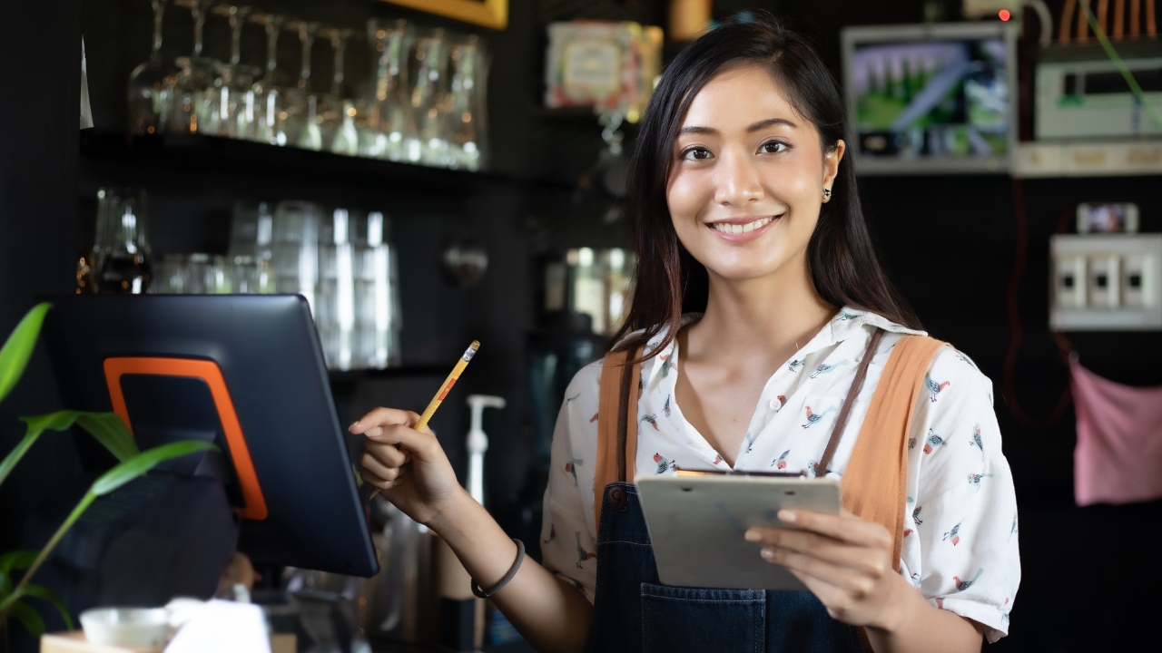 Hộ kinh doanh bắt buộc d&ugrave;ng h&oacute;a đơn điện tử khởi tạo từ m&aacute;y t&iacute;nh tiền - Ảnh 1.