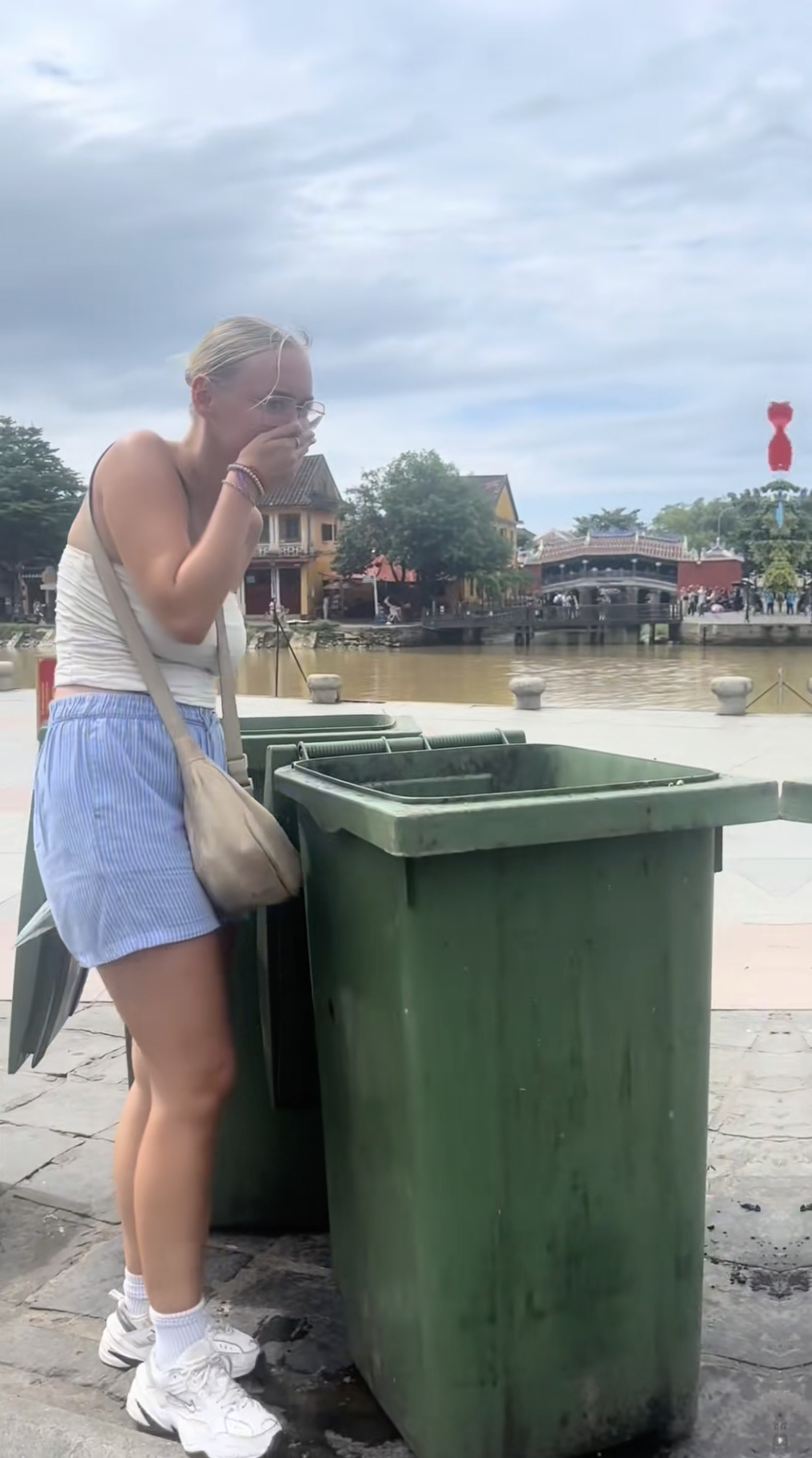Khách Tây nôn xanh mặt vì đi phương tiện này ở Hội An, ai nấy cũng phải thốt lên: Kinh khủng tới như vậy luôn hả?- Ảnh 5. Khách Tây nôn xanh mặt vì đi phương tiện này ở Hội An, ai nấy cũng phải thốt lên: Kinh khủng tới như vậy luôn hả?- Ảnh 5.