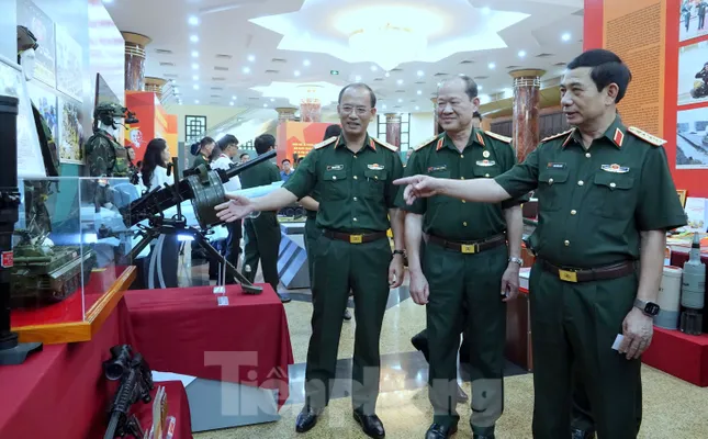 Bộ Quốc phòng công bố thủ tục hành chính mới trong công nghiệp Quốc phòng , an ninh - Ảnh 1.