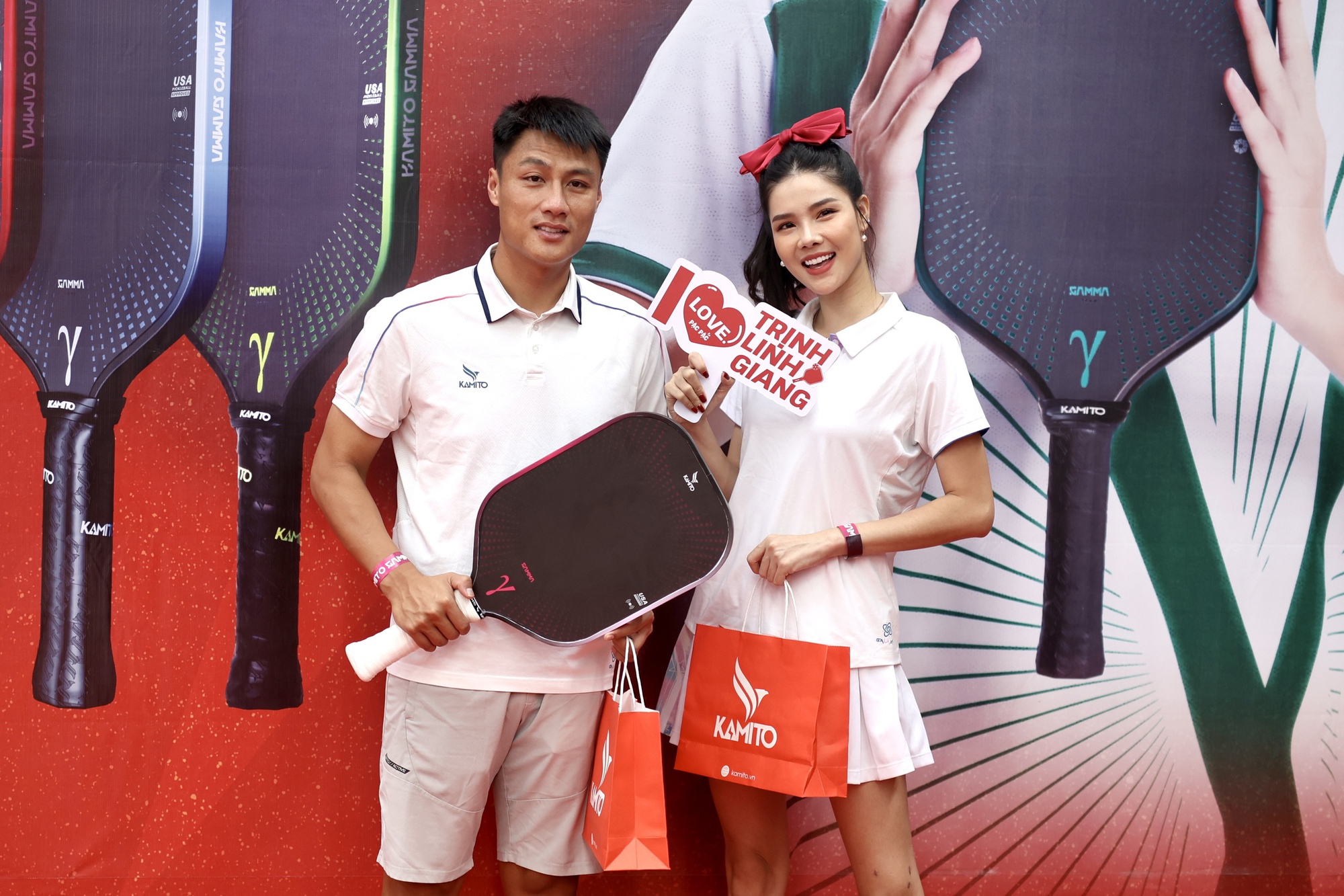 Kỳ Hân chống nạng ra sân Pickleball, để lộ vết sẹo dài sau tai nạn gãy đùi- Ảnh 6.