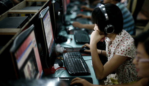 Người phụ nữ Trung Quốc được cho l&agrave; đ&atilde; chết suốt 10 năm, bất ngờ được t&igrave;m thấy trong một qu&aacute;n c&agrave; ph&ecirc; internet- Ảnh 1.