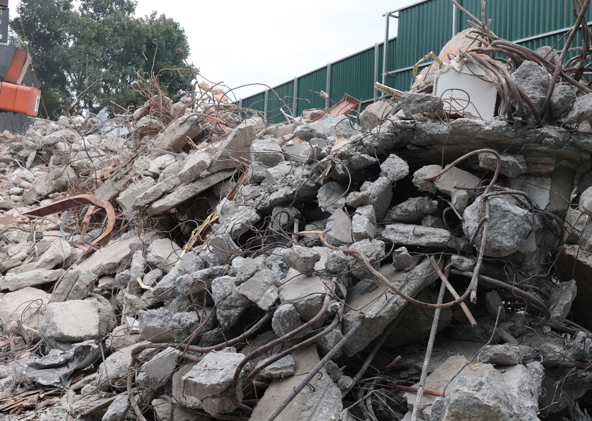 Tháo dỡ tòa nhà Hàm Cá Mập hoàn tất sau một tháng thi công cẩn thận - Ảnh 9.