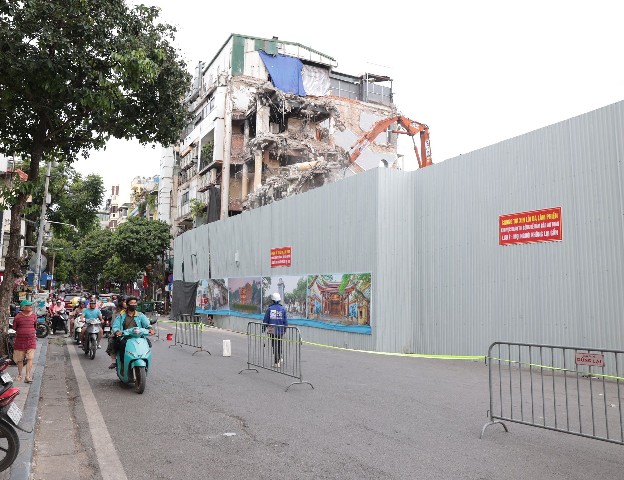 Tháo dỡ tòa nhà Hàm Cá Mập hoàn tất sau một tháng thi công cẩn thận - Ảnh 3.