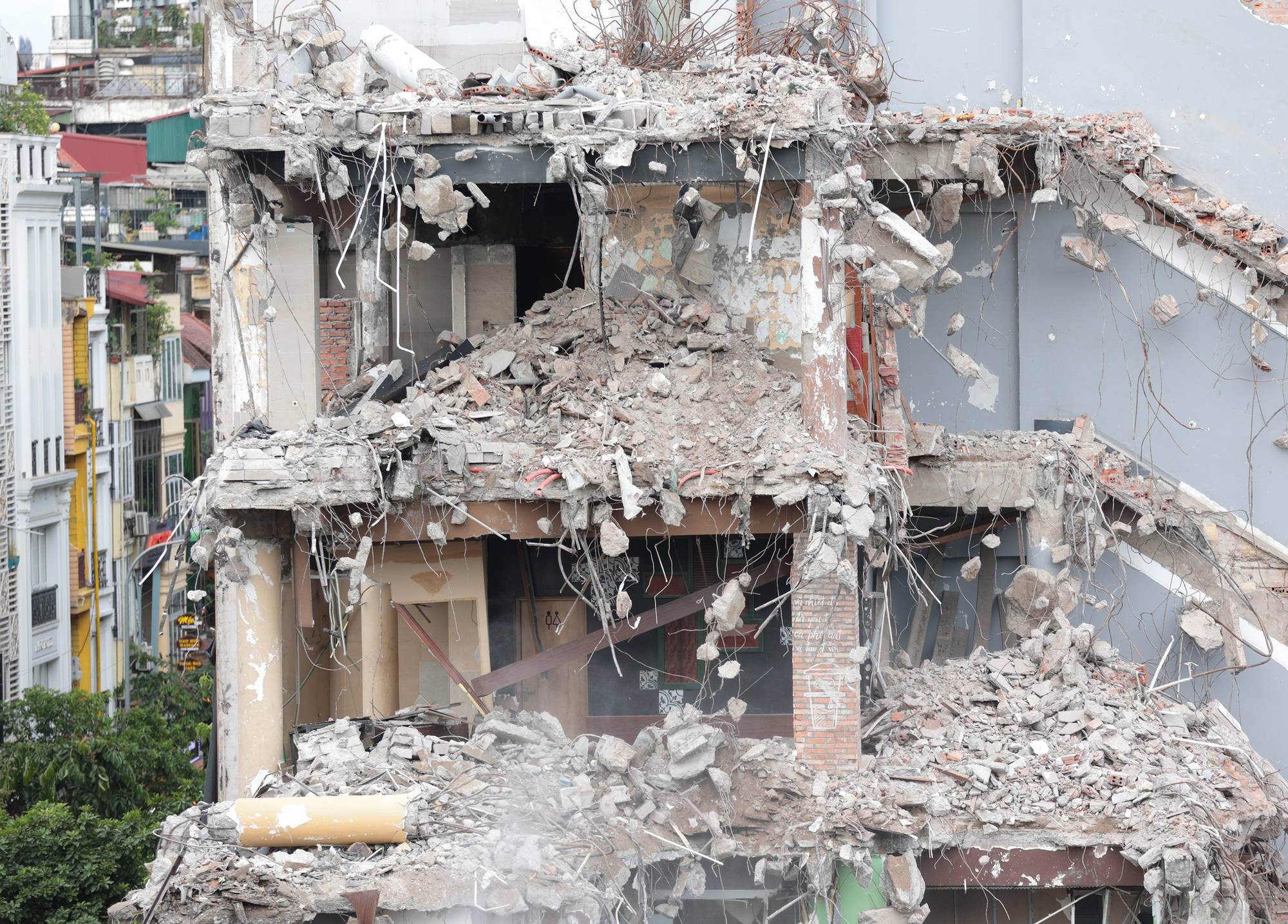 Tháo dỡ tòa nhà Hàm Cá Mập hoàn tất sau một tháng thi công cẩn thận - Ảnh 7.