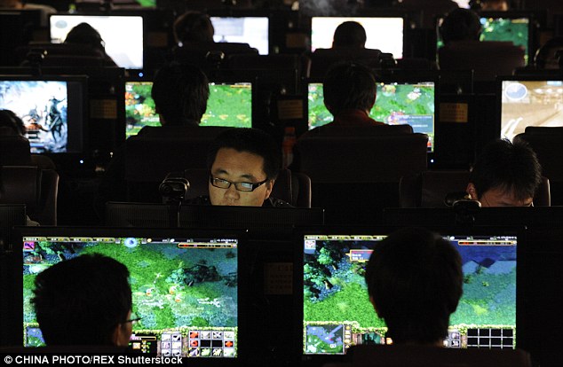 Người phụ nữ Trung Quốc được cho l&agrave; đ&atilde; chết suốt 10 năm, bất ngờ được t&igrave;m thấy trong một qu&aacute;n c&agrave; ph&ecirc; internet- Ảnh 2.