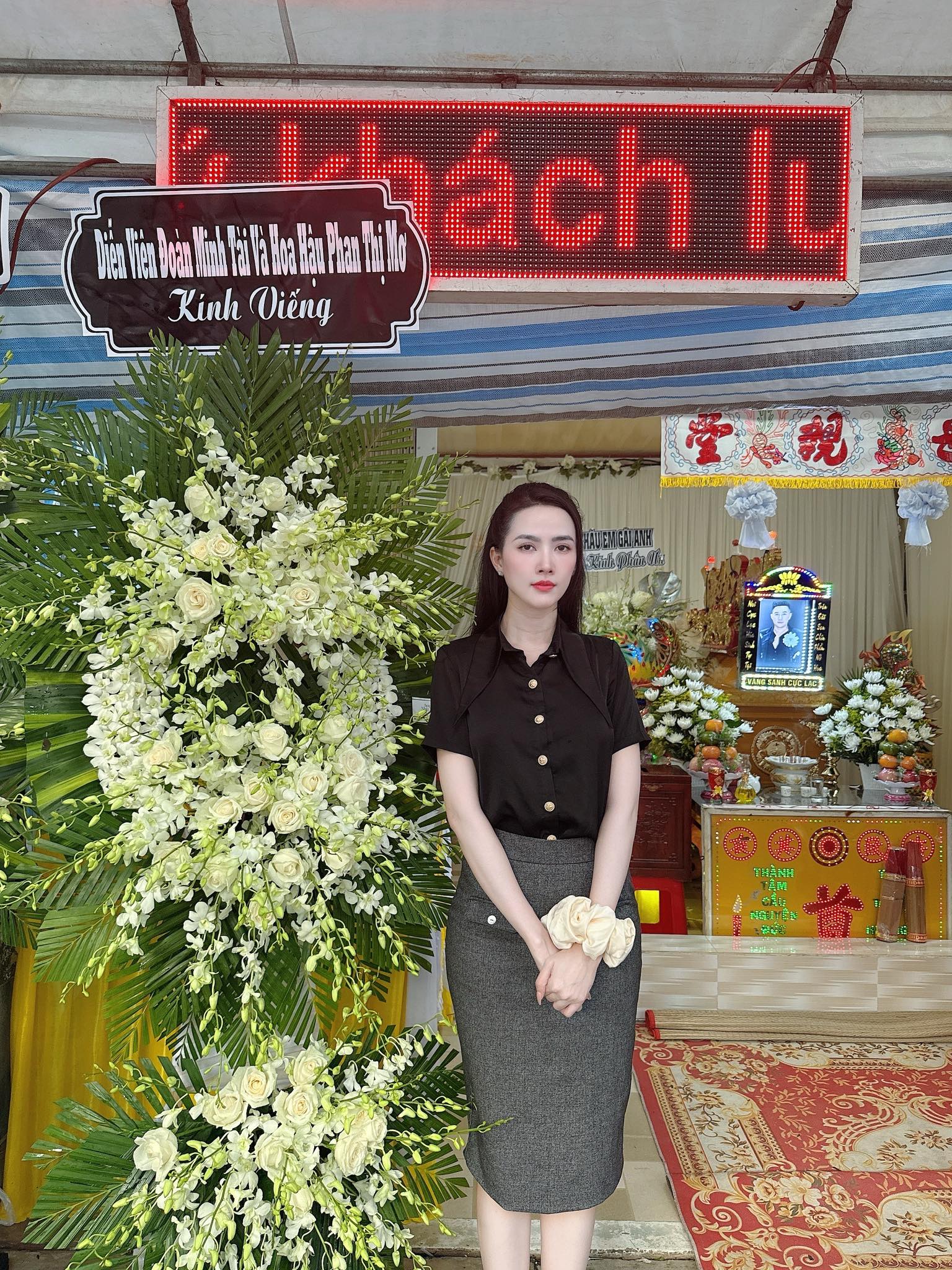 Lễ tang vắng lặng của siêu mẫu Nam Phong vừa qua đời ở tuổi 36: Đọc dòng chia sẻ của đồng nghiệp mà xót xa- Ảnh 4. Lễ tang vắng lặng của siêu mẫu Nam Phong vừa qua đời ở tuổi 36: Đọc dòng chia sẻ của đồng nghiệp mà xót xa- Ảnh 4.