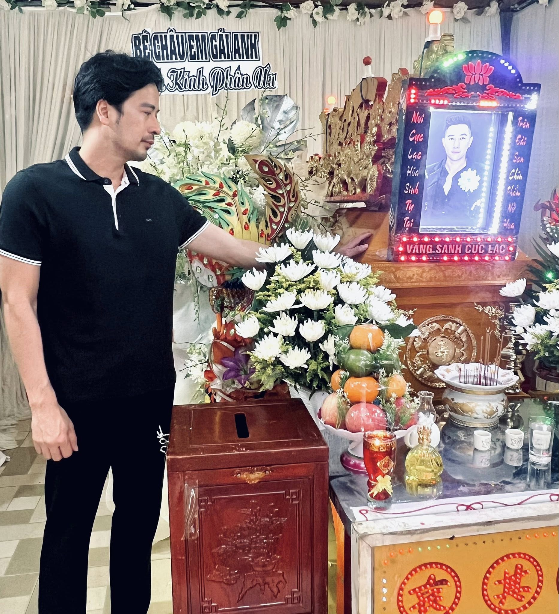 Lễ tang vắng lặng của siêu mẫu Nam Phong vừa qua đời ở tuổi 36: Đọc dòng chia sẻ của đồng nghiệp mà xót xa- Ảnh 2. Lễ tang vắng lặng của siêu mẫu Nam Phong vừa qua đời ở tuổi 36: Đọc dòng chia sẻ của đồng nghiệp mà xót xa- Ảnh 2.