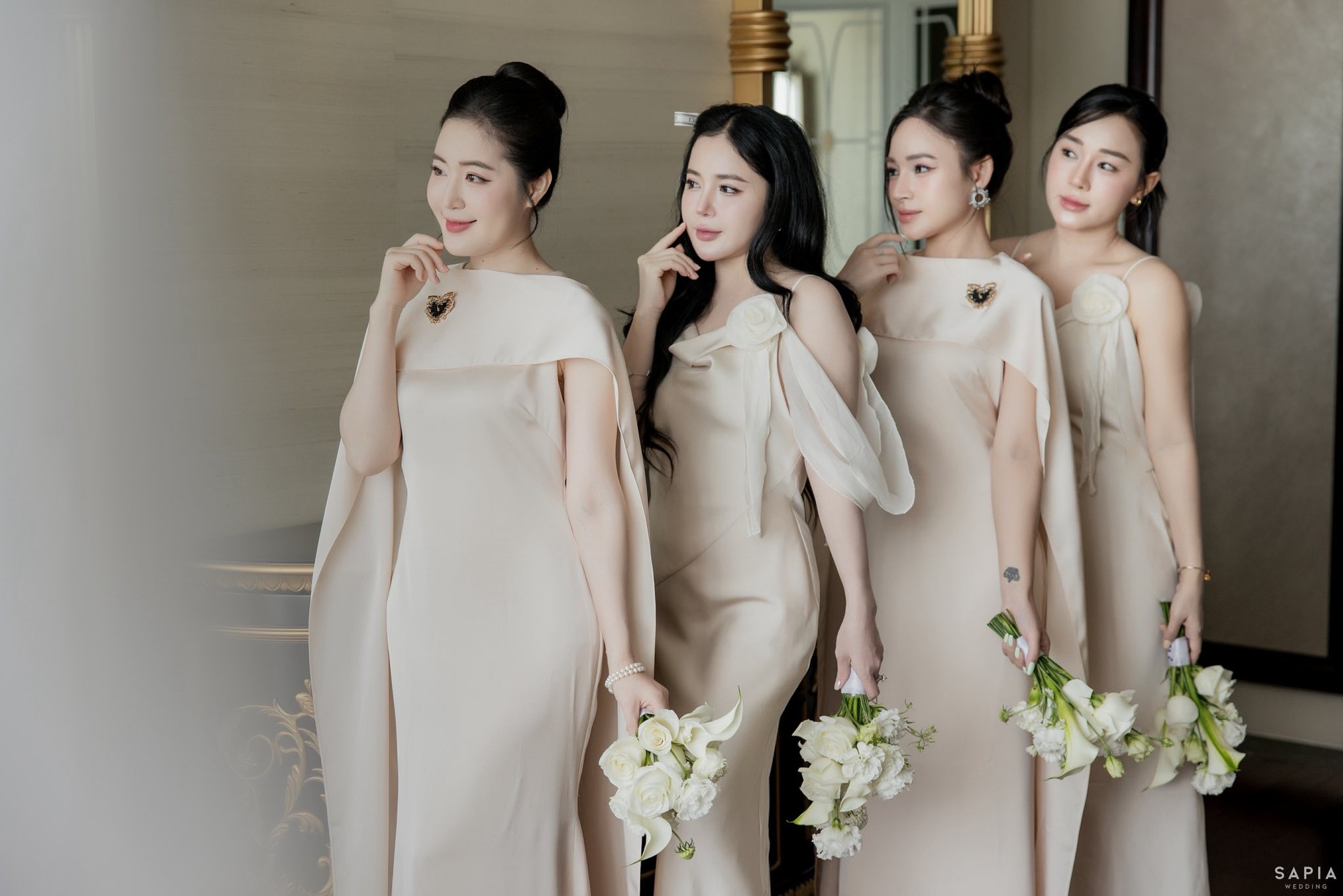 Sốc visual dàn phù rể giá hơn 30 tỷ trong đám cưới xa hoa của trung vệ ĐT Việt Nam và mẹ đơn thân- Ảnh 11.