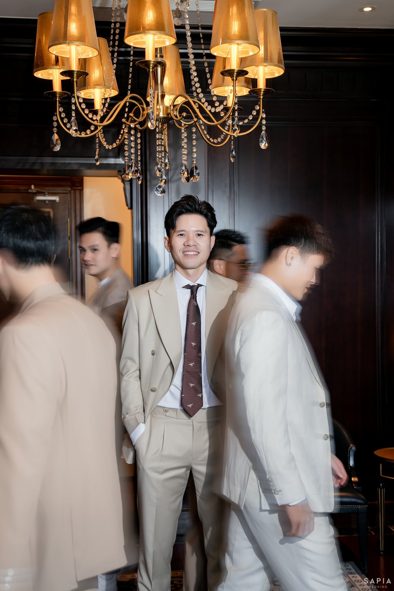 Sốc visual dàn phù rể giá hơn 30 tỷ trong đám cưới xa hoa của trung vệ ĐT Việt Nam và mẹ đơn thân- Ảnh 9.