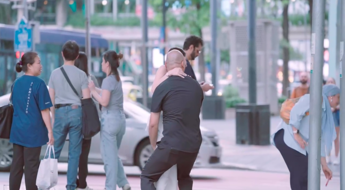 Nam nghệ sĩ Việt lộ hình ảnh tình tứ với một hot girl tại Thái Lan, lập tức xác nhận đã chia tay vợ 9x - Ảnh 1.