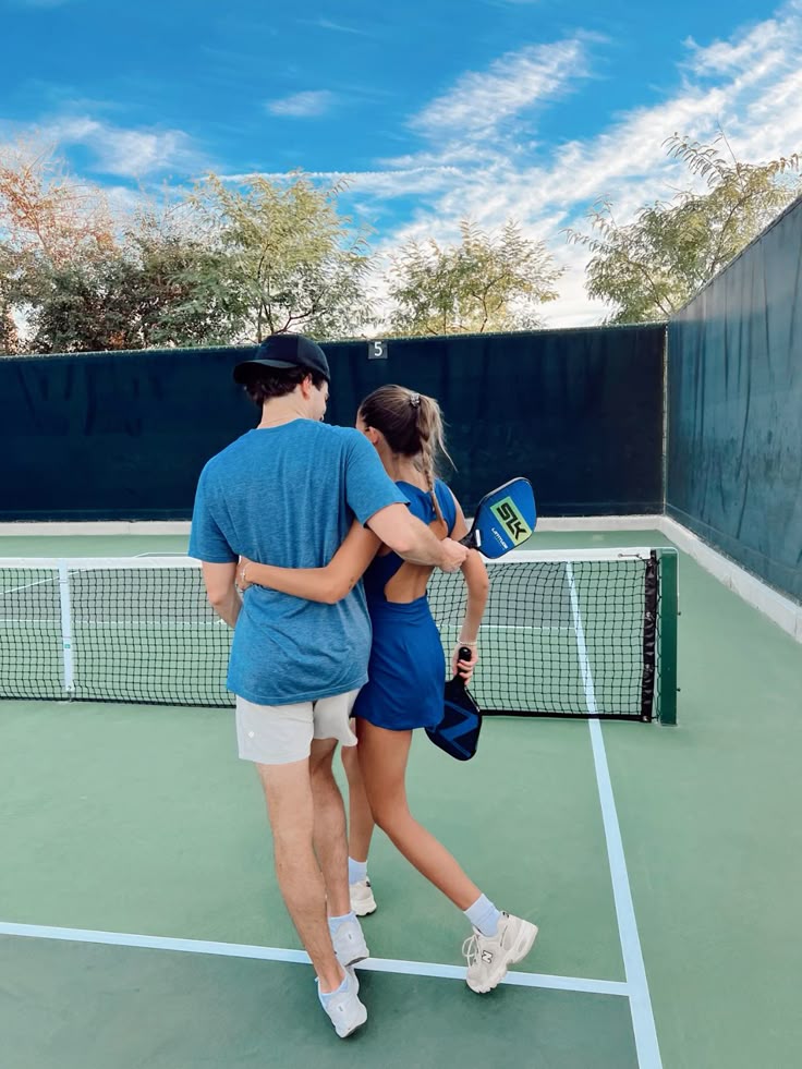 Ghen tuông trên sân pickleball: Ôm eo người đã có chồng để ăn mừng chiến thắng là sao?- Ảnh 4.