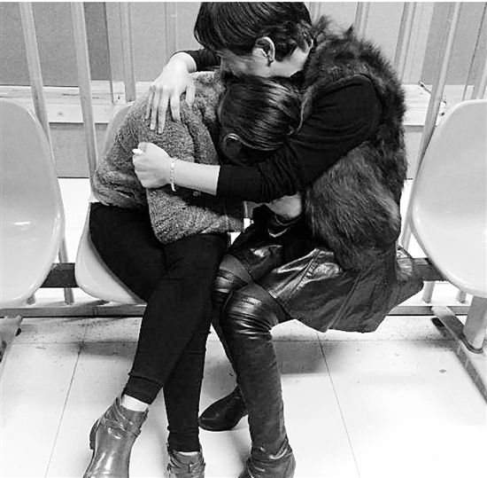 Người phụ nữ Trung Quốc được cho l&agrave; đ&atilde; chết suốt 10 năm, bất ngờ được t&igrave;m thấy trong một qu&aacute;n c&agrave; ph&ecirc; internet- Ảnh 3.