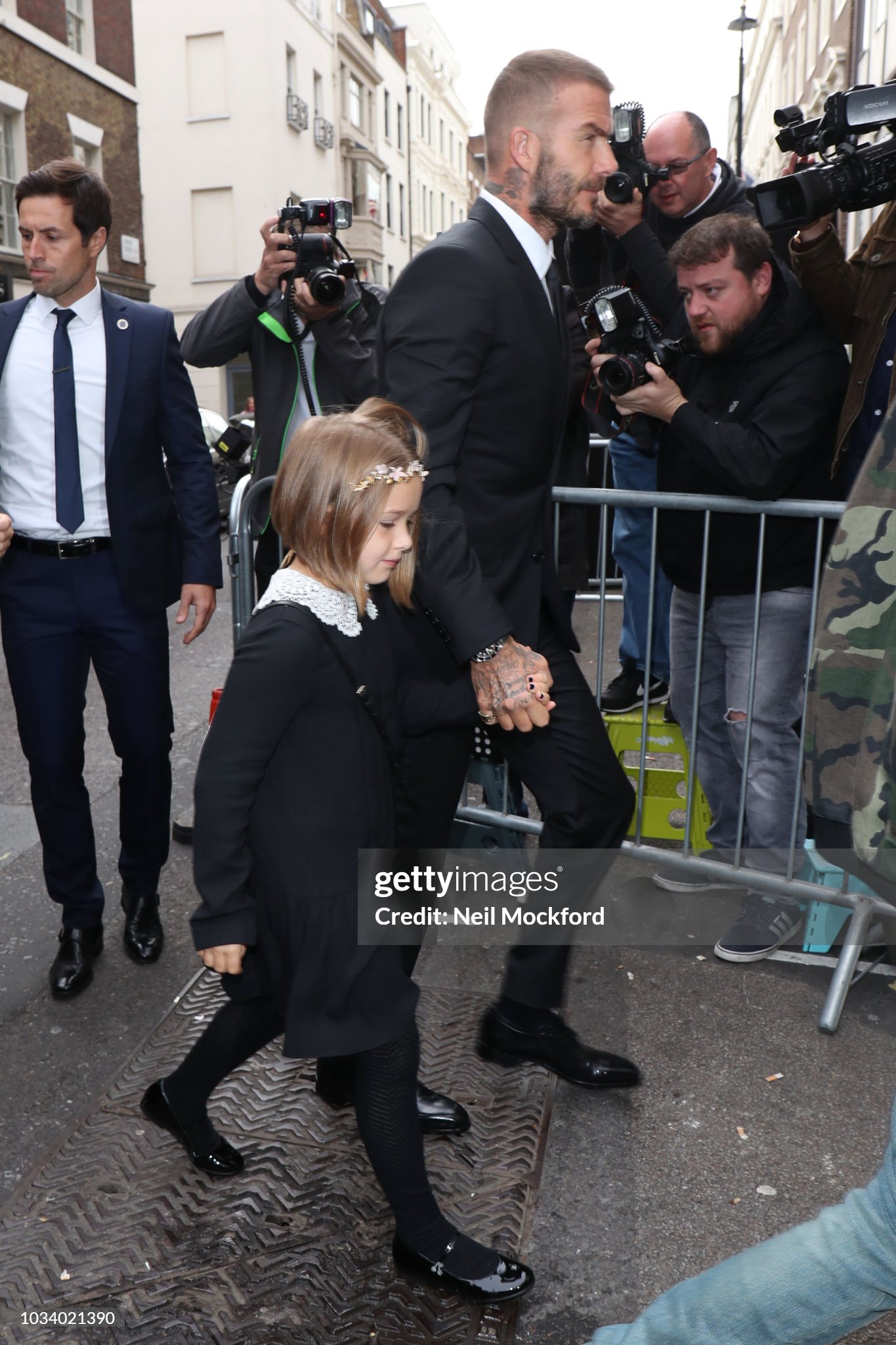 Ch&ugrave;m ảnh Harper Beckham: 14 tuổi đ&atilde; ra d&aacute;ng fashionista, chuẩn bị tiếp quản brand thời trang ri&ecirc;ng do bố mẹ lập ra - Ảnh 24.
