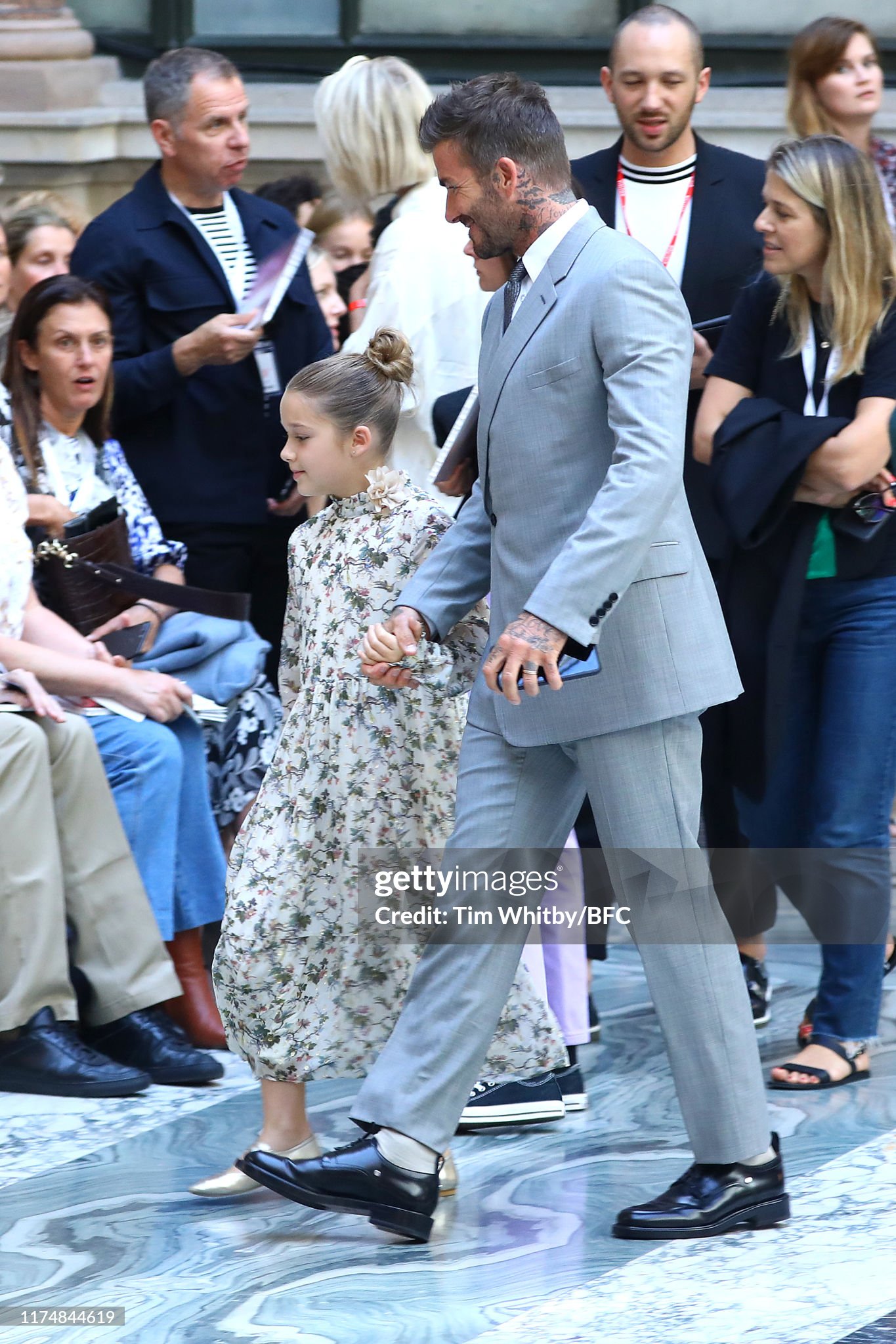 Ch&ugrave;m ảnh Harper Beckham: 14 tuổi đ&atilde; ra d&aacute;ng fashionista, chuẩn bị tiếp quản brand thời trang ri&ecirc;ng do bố mẹ lập ra - Ảnh 23.