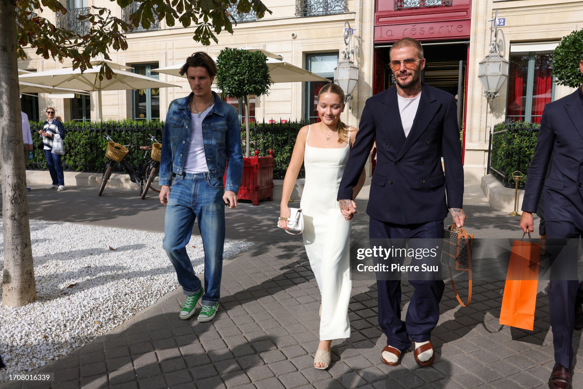 Ch&ugrave;m ảnh Harper Beckham: 14 tuổi đ&atilde; ra d&aacute;ng fashionista, chuẩn bị tiếp quản brand thời trang ri&ecirc;ng do bố mẹ lập ra - Ảnh 17.