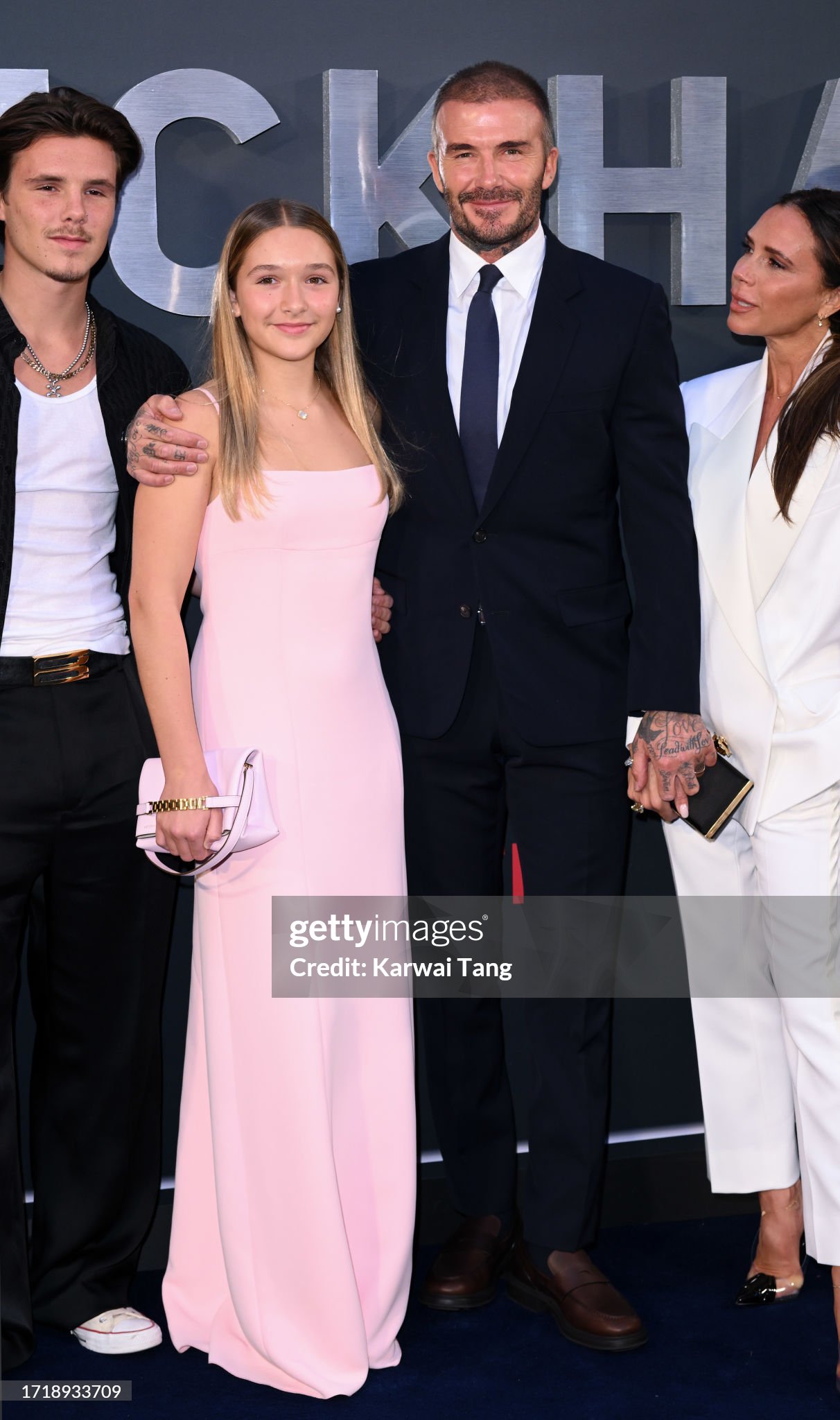 Ch&ugrave;m ảnh Harper Beckham: 14 tuổi đ&atilde; ra d&aacute;ng fashionista, chuẩn bị tiếp quản brand thời trang ri&ecirc;ng do bố mẹ lập ra - Ảnh 32.