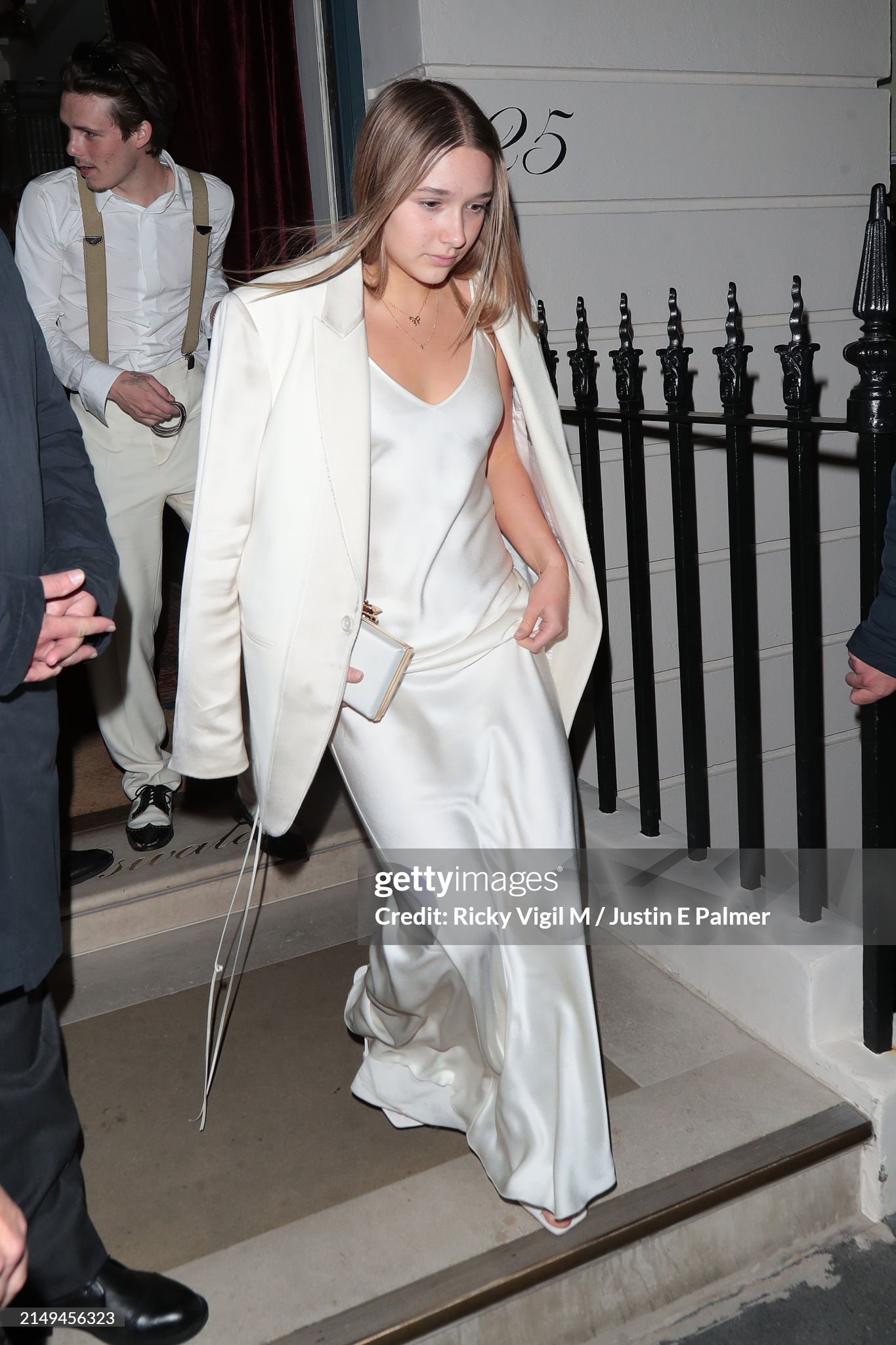 Chùm ảnh Harper Beckham: 14 tuổi đã ra dáng fashionista, chuẩn bị tiếp quản brand thời trang riêng do bố mẹ lập ra - Ảnh 43.
