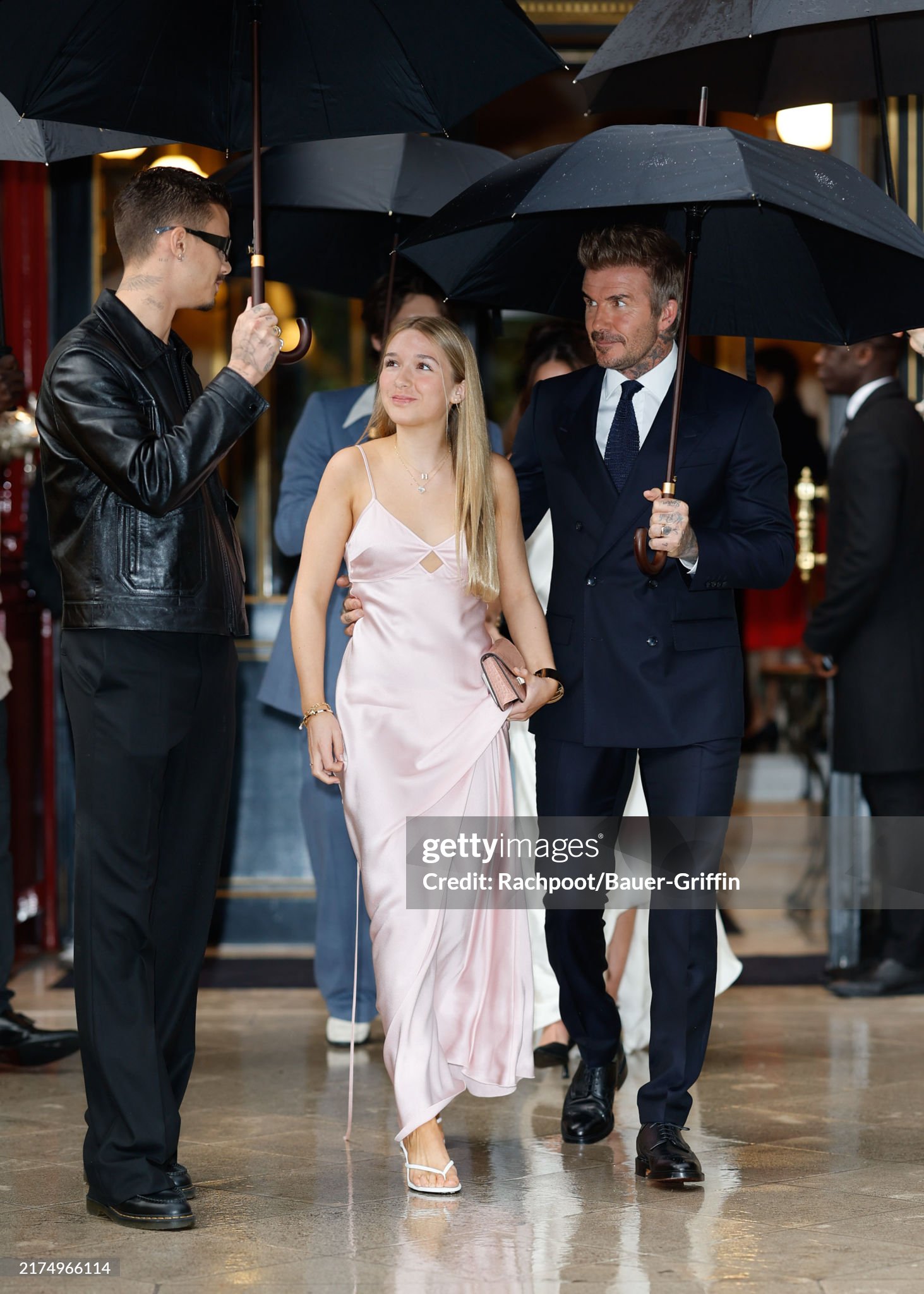 Chùm ảnh Harper Beckham: 14 tuổi đã ra dáng fashionista, chuẩn bị tiếp quản brand thời trang riêng do bố mẹ lập ra - Ảnh 9.
