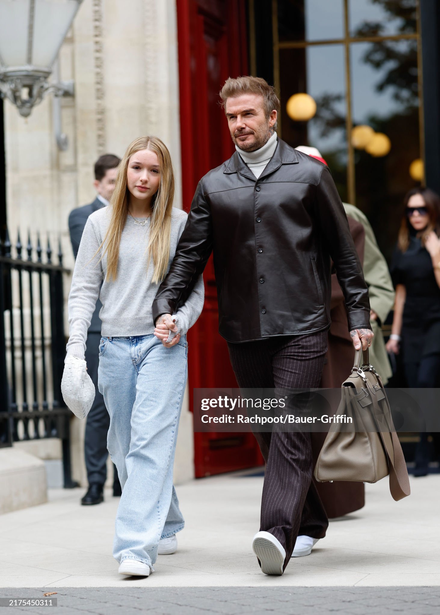 Ch&ugrave;m ảnh Harper Beckham: 14 tuổi đ&atilde; ra d&aacute;ng fashionista, chuẩn bị tiếp quản brand thời trang ri&ecirc;ng do bố mẹ lập ra - Ảnh 13.