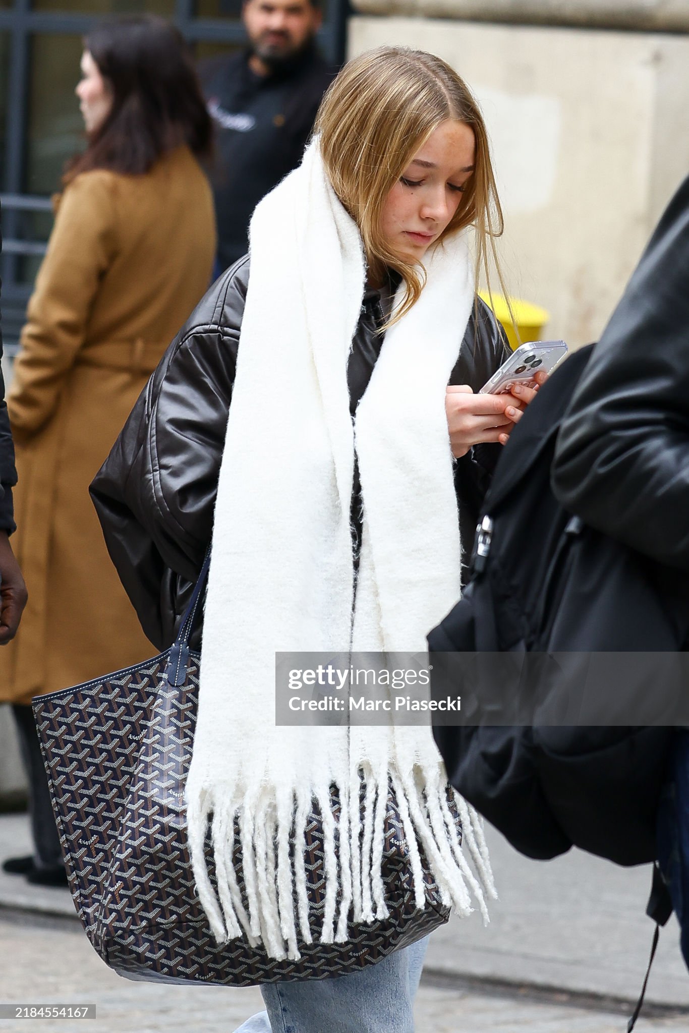 Ch&ugrave;m ảnh Harper Beckham: 14 tuổi đ&atilde; ra d&aacute;ng fashionista, chuẩn bị tiếp quản brand thời trang ri&ecirc;ng do bố mẹ lập ra - Ảnh 29.