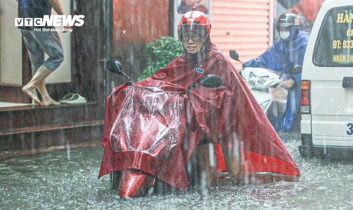 Dự báo thời tiết 10 ngày tới: Miền Bắc mưa dông , miền Trung nắng nóng - Ảnh 1.