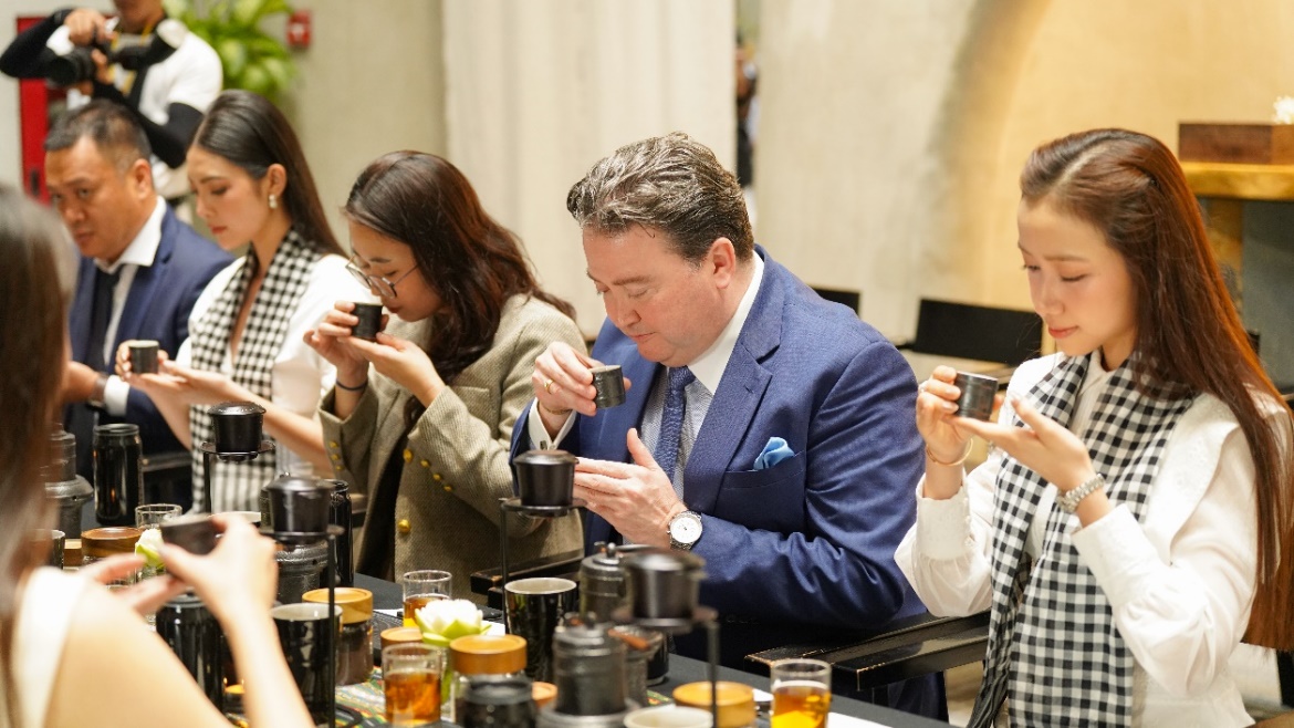 Trung Nguy&ecirc;n Legend li&ecirc;n tục s&aacute;ng tạo chinh phục to&agrave;n cầu - Ảnh 2.