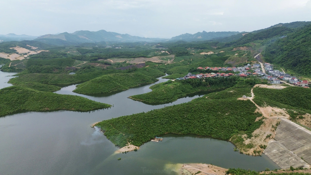 Cận cảnh hồ Cánh Tạng – đại thủy nông lớn nhất miền Bắc sắp vận hành - Ảnh 6.