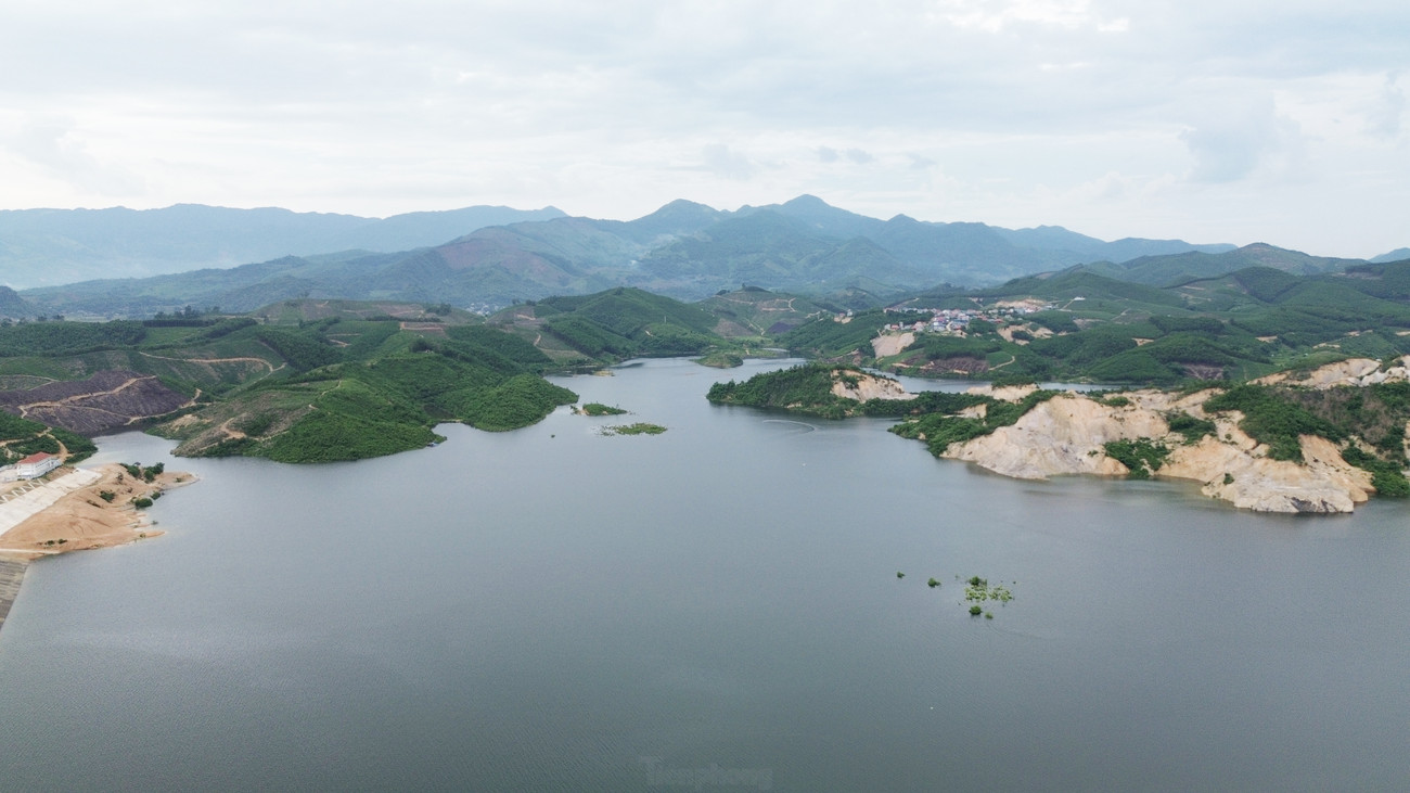 Cận cảnh hồ Cánh Tạng – đại thủy nông lớn nhất miền Bắc sắp vận hành - Ảnh 2.