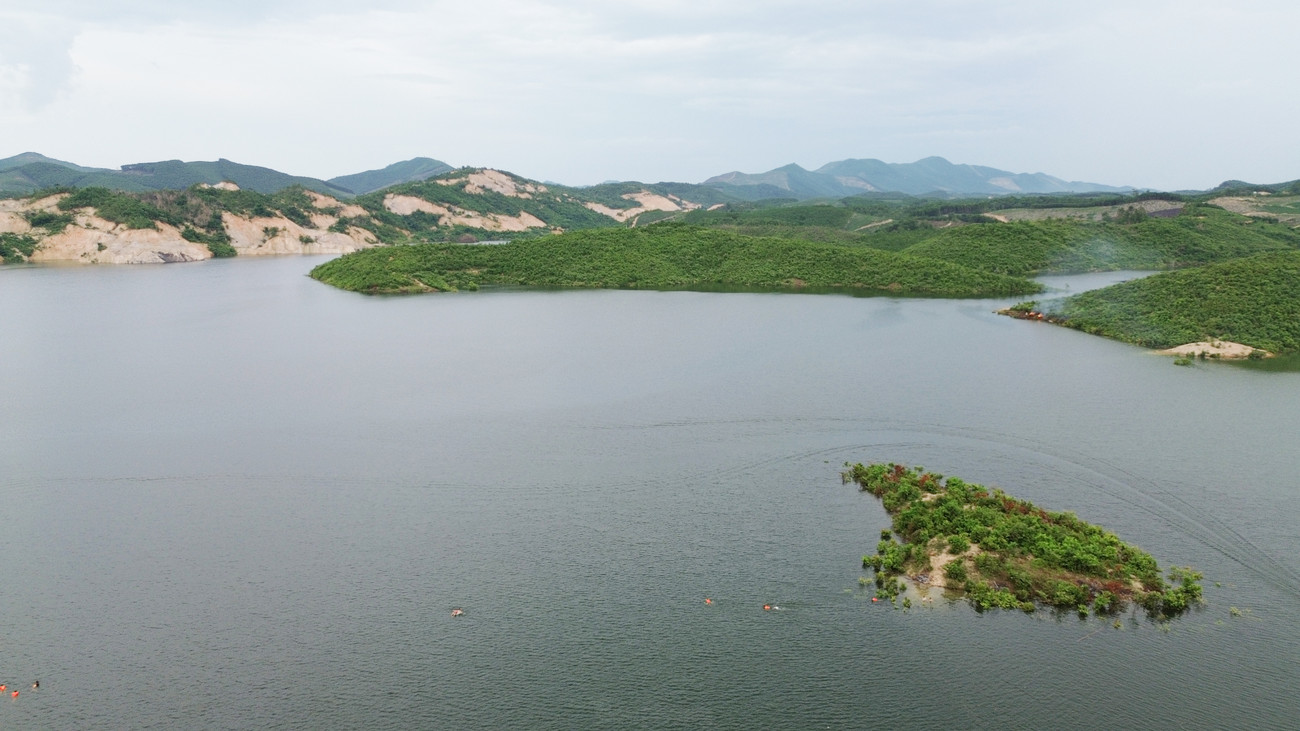 Cận cảnh hồ Cánh Tạng – đại thủy nông lớn nhất miền Bắc sắp vận hành - Ảnh 3.