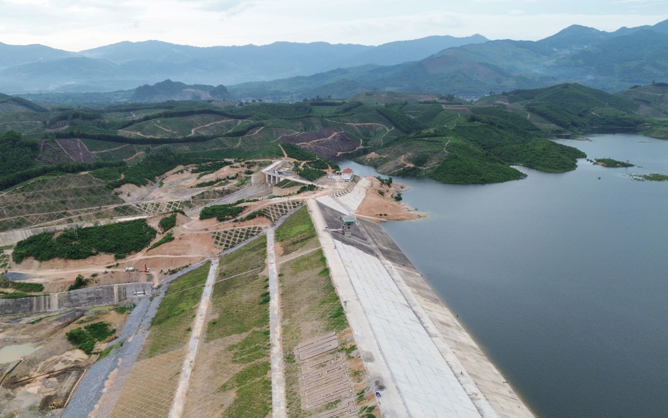 Cận cảnh hồ Cánh Tạng – đại thủy nông lớn nhất miền Bắc sắp vận hành - Ảnh 1.