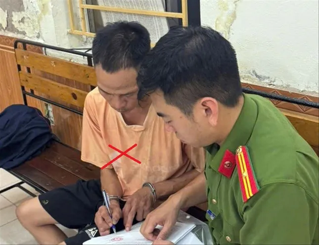 Cha xích con trên phố Hải Phòng: Vụ việc gây chấn động dư luận - Ảnh 2.