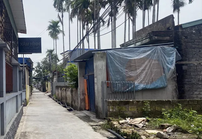 Cha xích con trên phố Hải Phòng: Vụ việc gây chấn động dư luận - Ảnh 1.