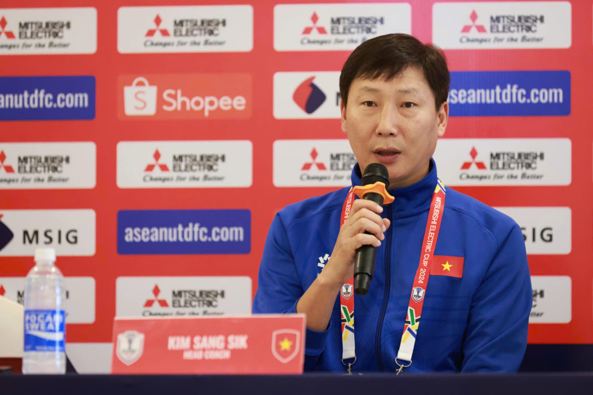 Bất ngờ nhận đặc quyền giống ông Troussier, HLV Kim Sang-sik có tránh được “vết xe đổ”? - Ảnh 1.