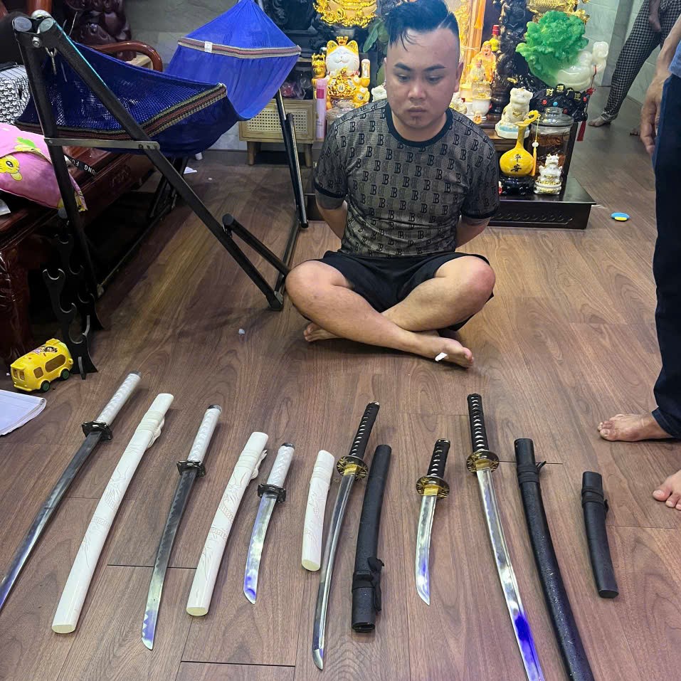 Ph&aacute; đường d&acirc;y phạm ph&aacute;p của Trung AK v&agrave; đồng bọn- Ảnh 2.