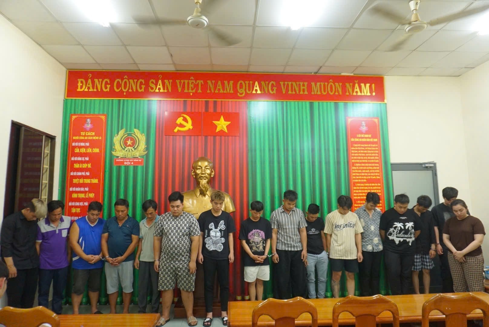Công an TP HCM triệt phá băng nhóm Buôn bán khí cười , tạm giữ 31 đối tượng - Ảnh 4.