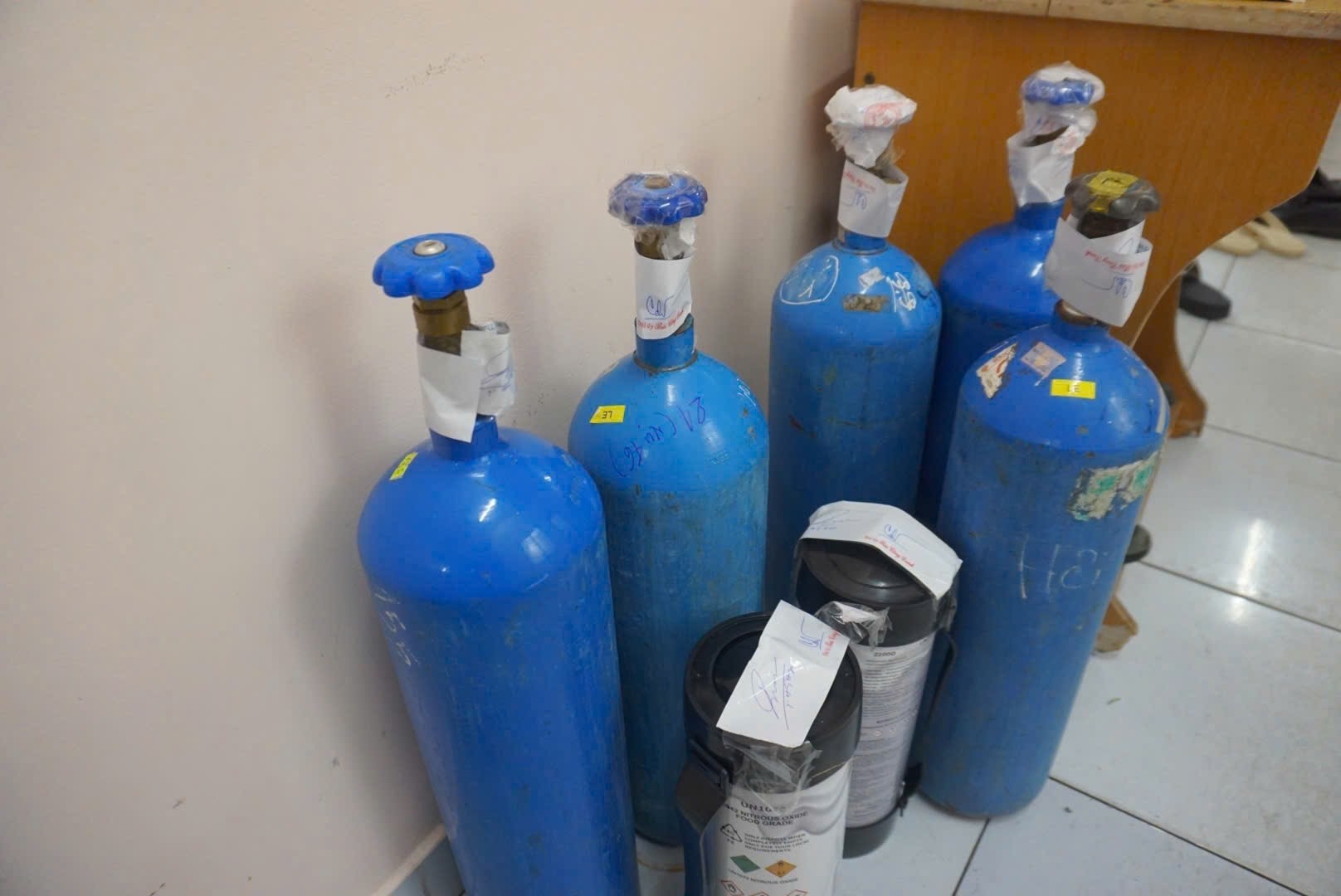 Công an TP HCM triệt phá băng nhóm Buôn bán khí cười , tạm giữ 31 đối tượng - Ảnh 2.