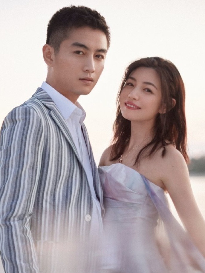 Lưu Diệc Phi - Trần Hiểu bị tố ngoại tình, giờ mới lòi "tiểu tam" khiến "Dương Quá - Tiểu Long Nữ" ly hôn sốc? - Ảnh 8. Lưu Diệc Phi - Trần Hiểu bị tố ngoại tình, giờ mới lòi "tiểu tam" khiến "Dương Quá - Tiểu Long Nữ" ly hôn sốc? - Ảnh 8.