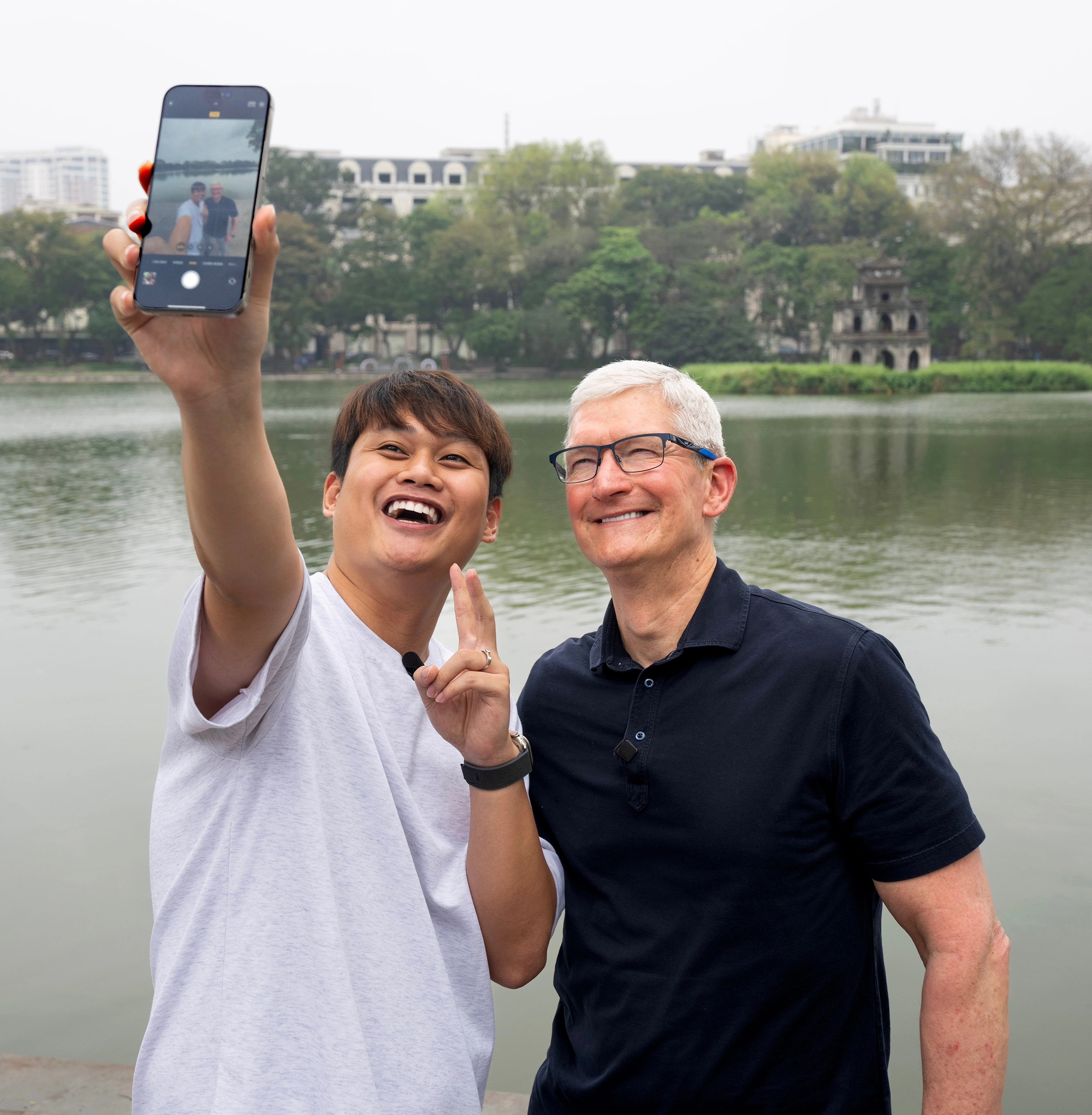 Apple Thông Báo Tuyển Dụng Kỷ Lục Tại Việt Nam: 62 Vị Trí Trải Dài Từ Bắc Vào Nam 2 Timcook 4 1713210614700 Copy 1752334914270 1752334914715457081484