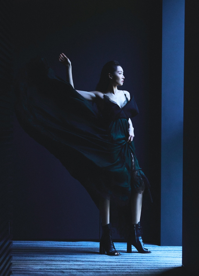 Mỹ nhân hạng A là nghịch lý visual của showbiz: Lên phim vừa đơ vừa lố, ngoài đời slay điên đảo thách ai dám chê - Ảnh 8.