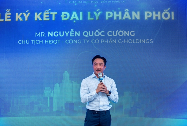 Cường Đô La vướng tranh cãi vì thái độ lạnh tanh khi bo tiền cho bảo vệ: "Của cho không bằng cách cho"? - Ảnh 4.